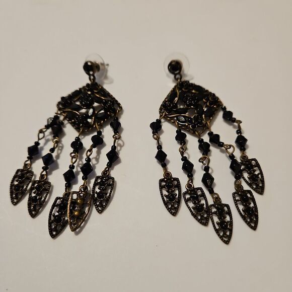 Vintage Black and Brushed Gold Metal Earrings see measurements - Picture 3 of 4